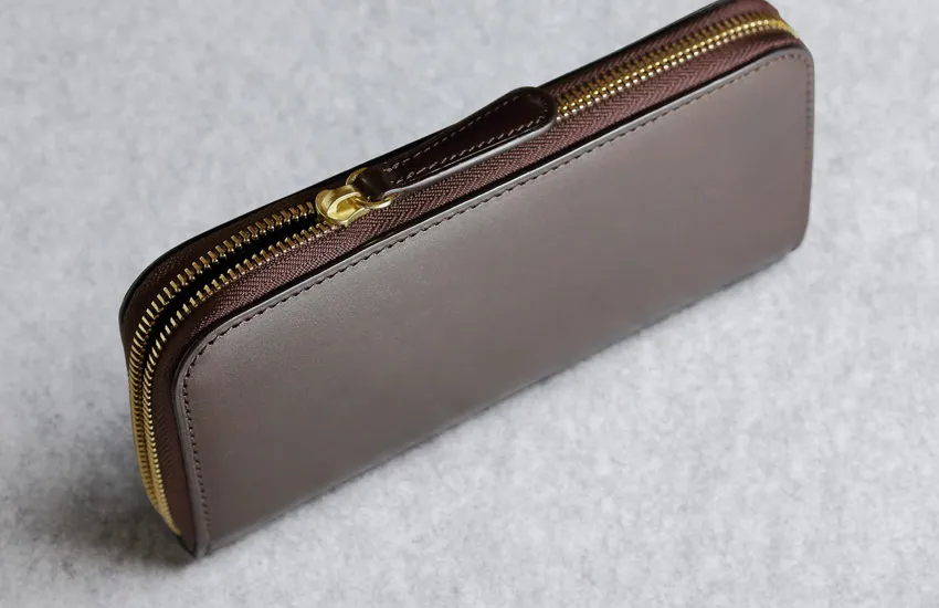 長財布 日本製 メンズ ファスナーの色味