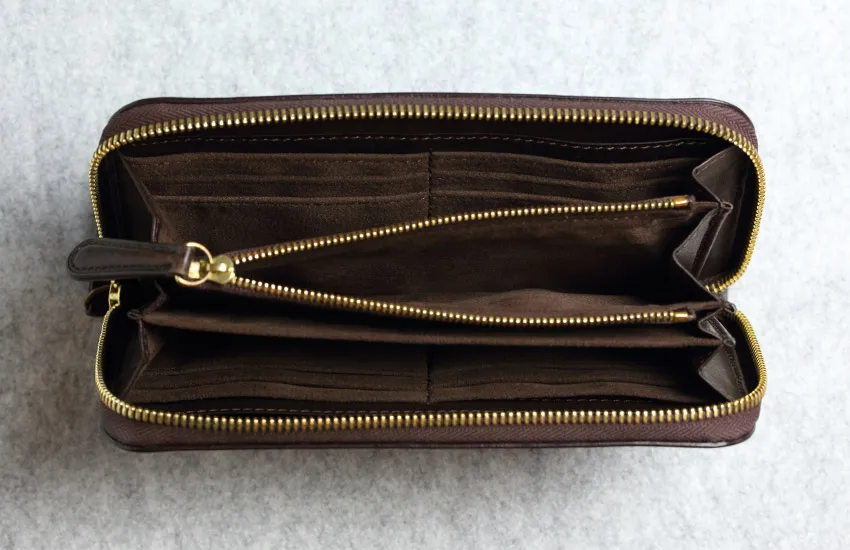 長財布 日本製 メンズ 内装生地の色