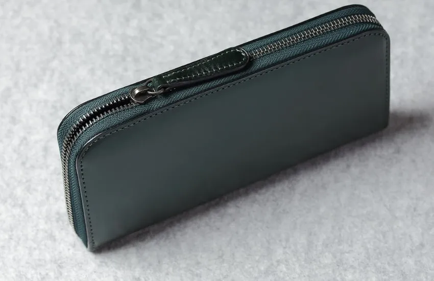 長財布 グリーン メンズ ファスナーの色味