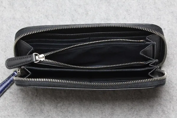 長財布 ネイビー メンズ 内装生地の色